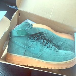 Air Force 1 high 07 LV8 suede 10.5 vintage green